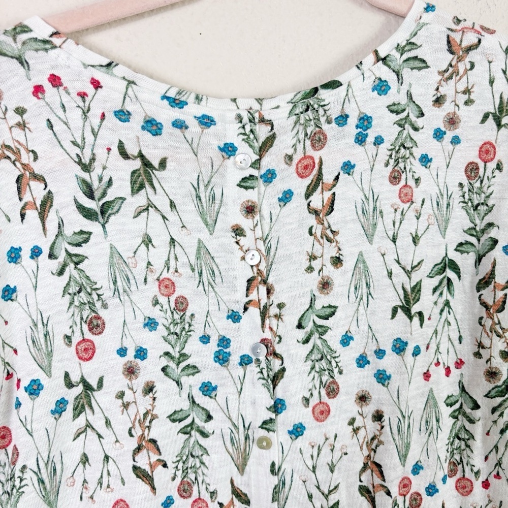 Cynthia Rowley 100% Linen Floral Top w/ beautiful back shell buttons accent Sz M - Picture 4 of 8